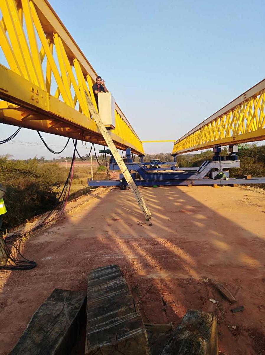 Paraguay's first laucnher girder bridge crane has begun working