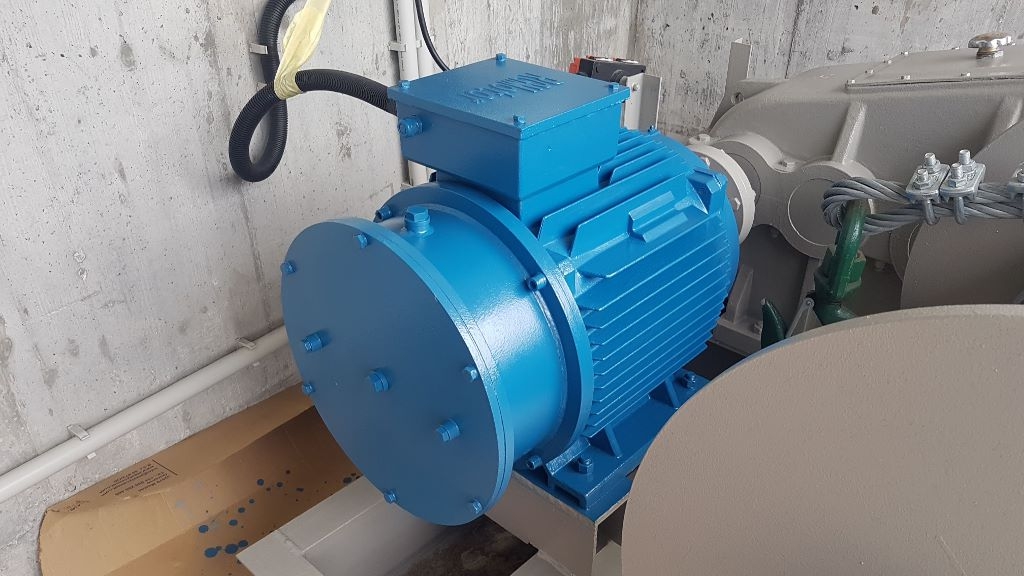 10 ton electric winch case from Portugal customer 4